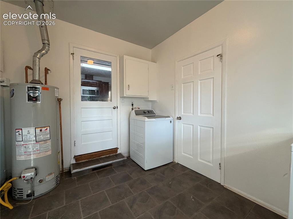 Image 19 of 20: Laundry