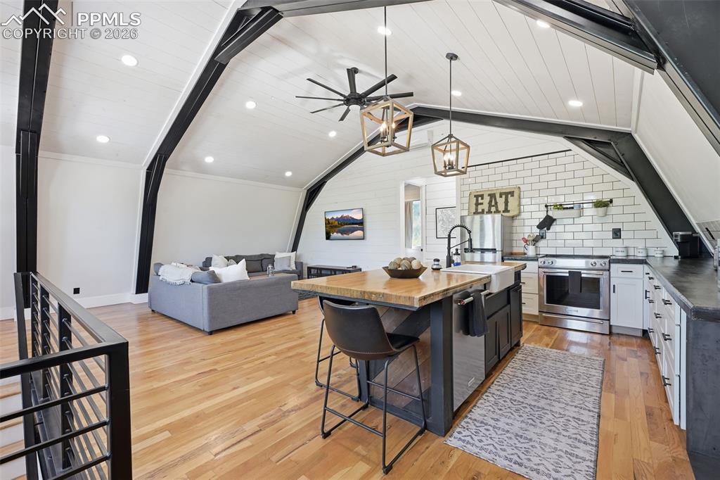 Image 37 of 50: Welcoming open living space, the apartment was perfectly designed to maximi