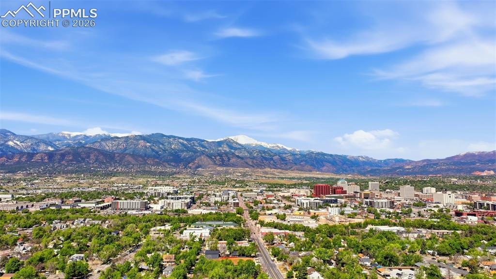 Image 48 of 50: 5 minutes to I-25, and less to dining, shopping and entertainment.