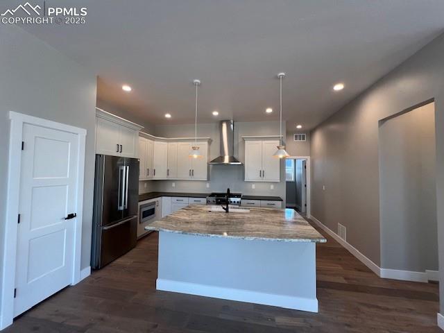 Image 16 of 49: Kitchen