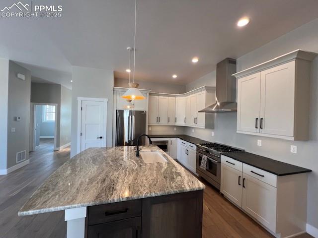 Image 17 of 49: Kitchen