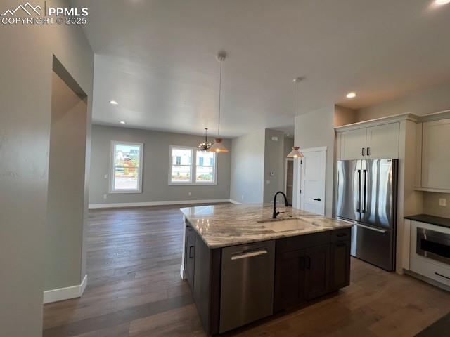 Image 33 of 49: Kitchen