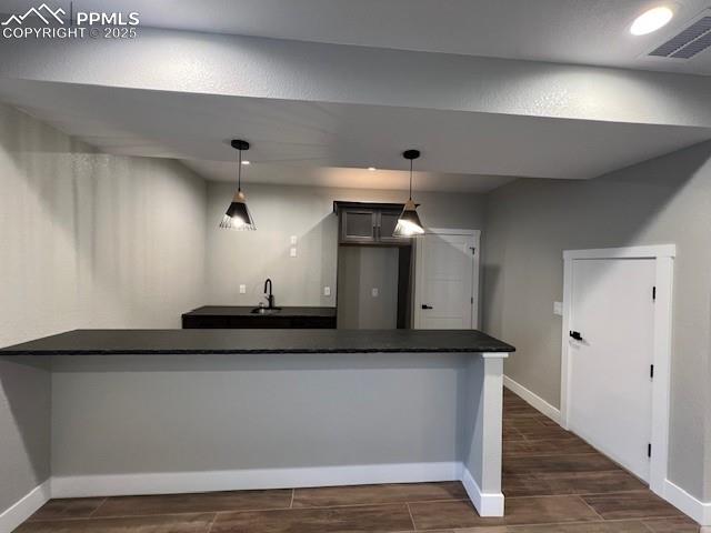 Image 38 of 49: Kitchen