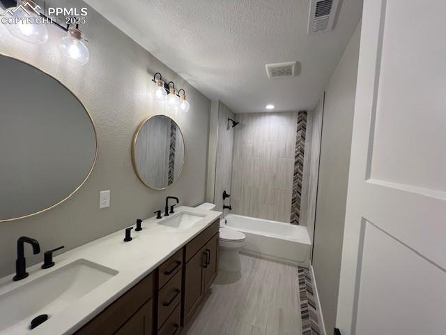 Image 44 of 49: Bathroom