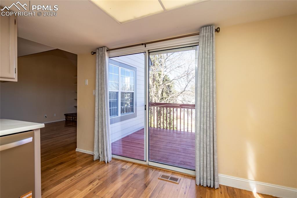 Image 17 of 50: Kitchen