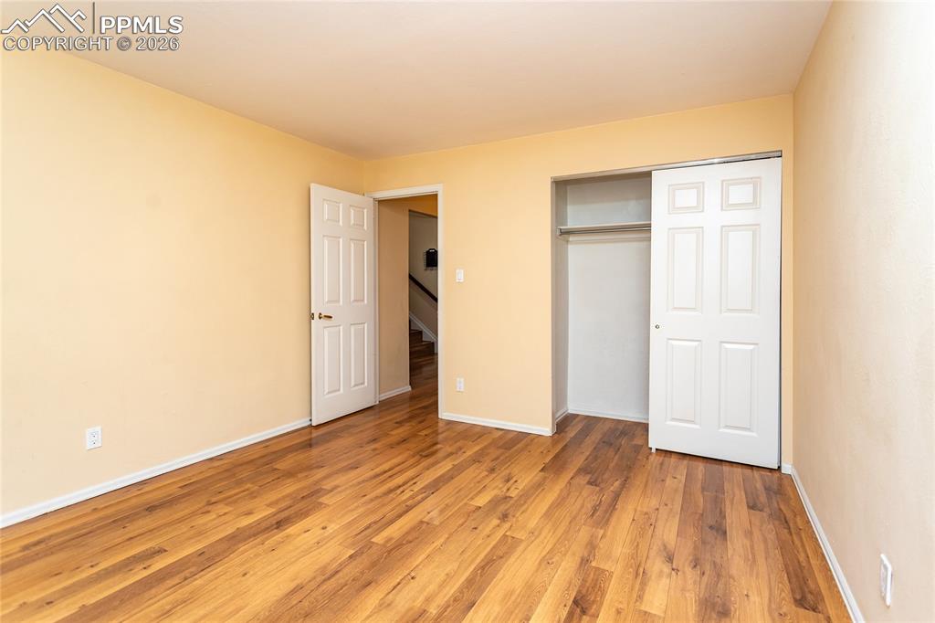 Image 28 of 50: Bedroom