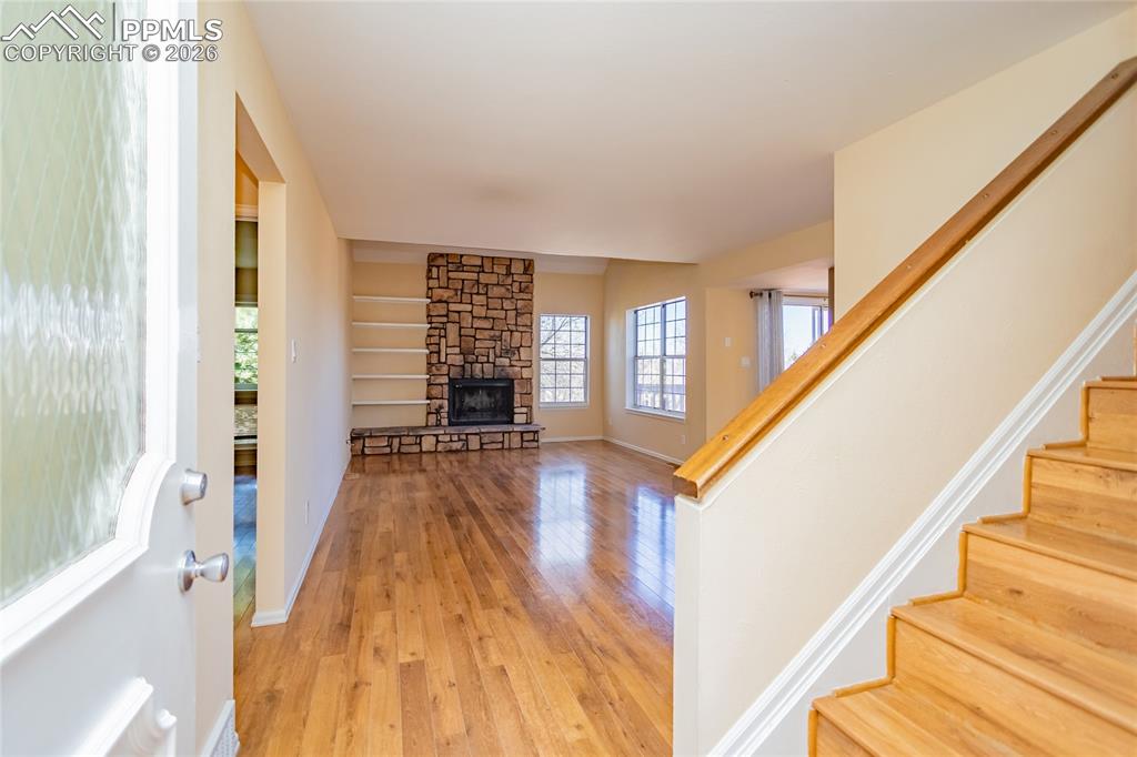 Image 4 of 50: Entry