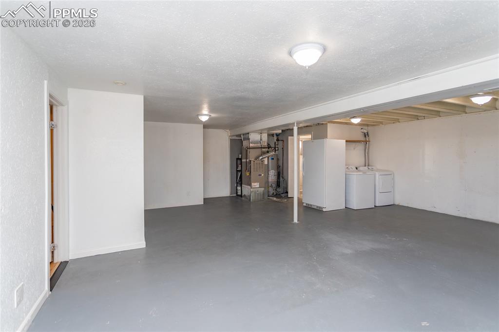 Image 40 of 50: Family Room