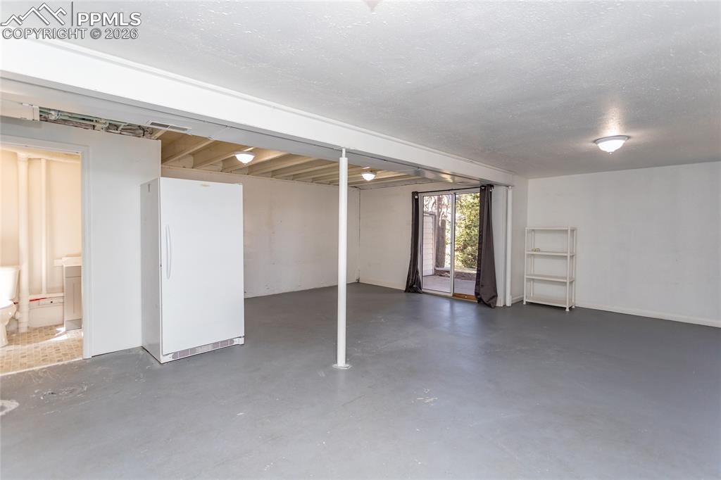 Image 41 of 50: Family Room