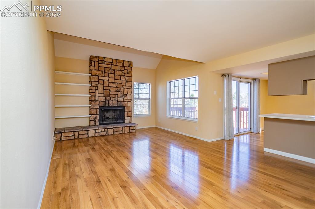 Image 6 of 50: Living Room