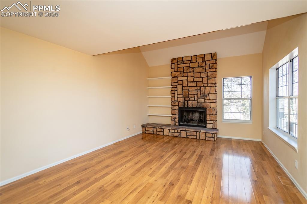 Image 9 of 50: Living Room