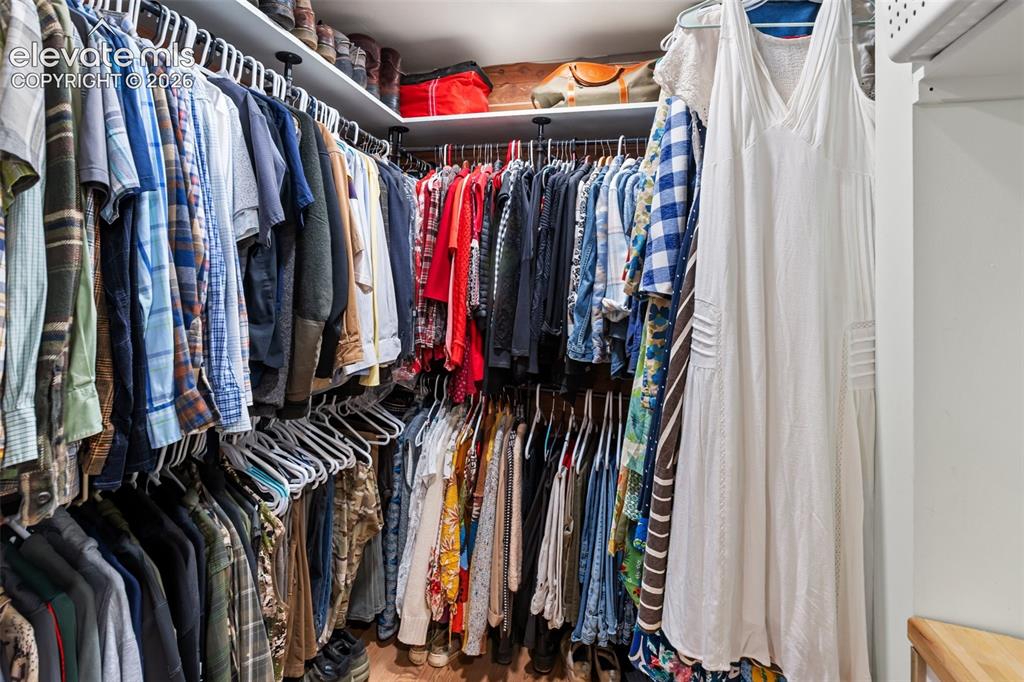 Image 32 of 48: Closet
