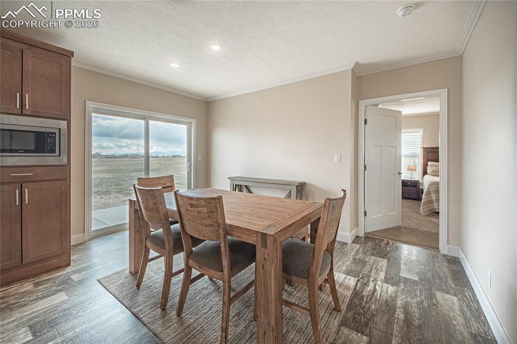 Image 13 of 50: Dining Area