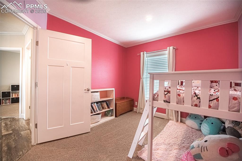 Image 16 of 50: Bedroom