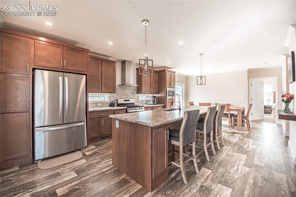 Image 9 of 50: Kitchen