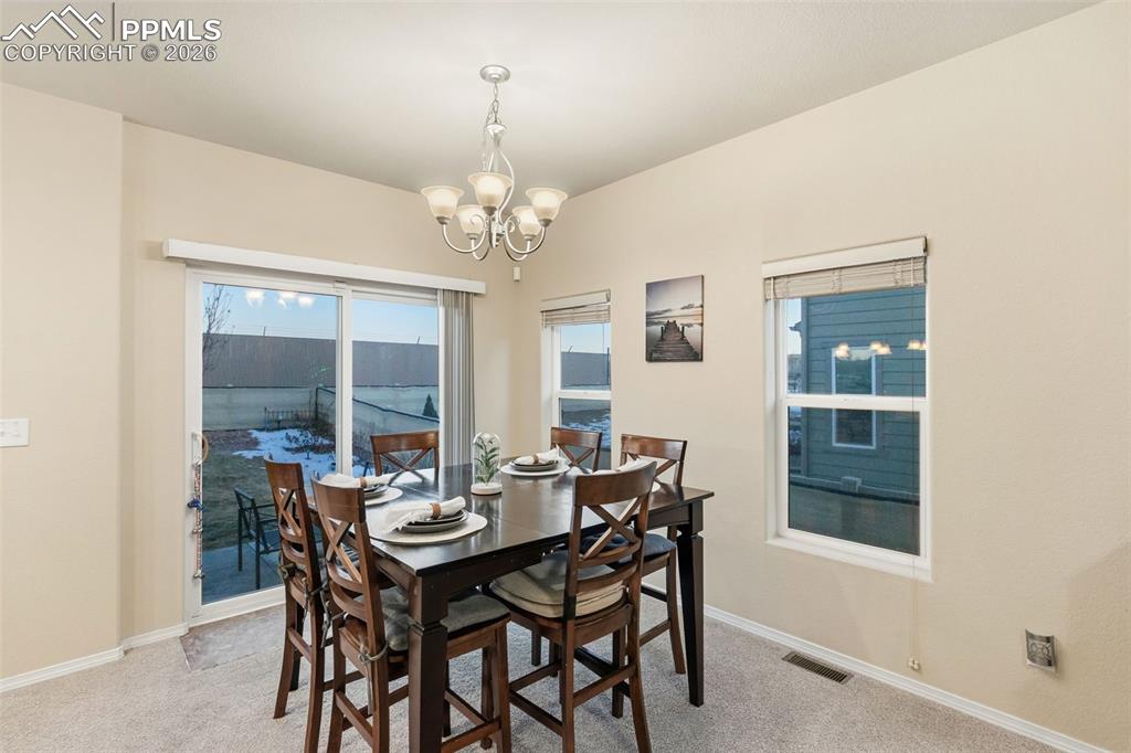 Image 11 of 27: Dining Area