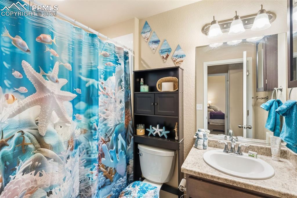 Image 20 of 27: Bathroom