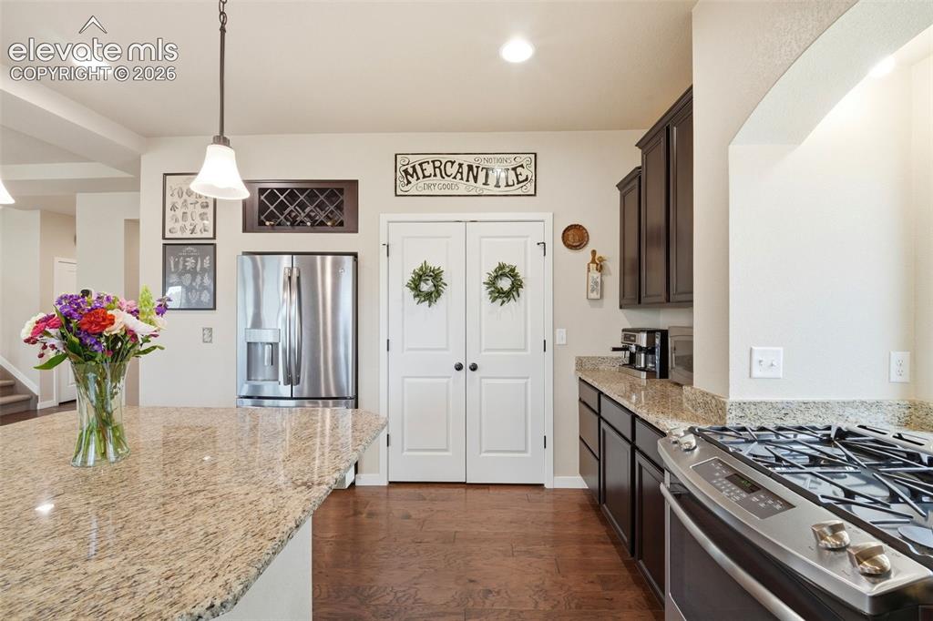 Image 17 of 50: Kitchen