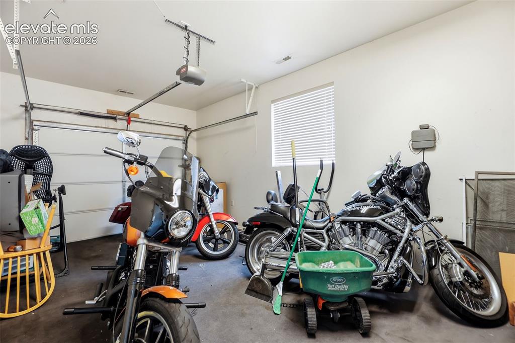Image 45 of 46: 1 Car Garage