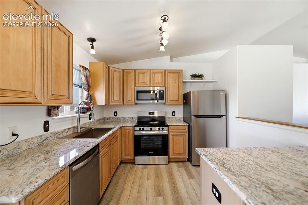 Image 9 of 46: Kitchen