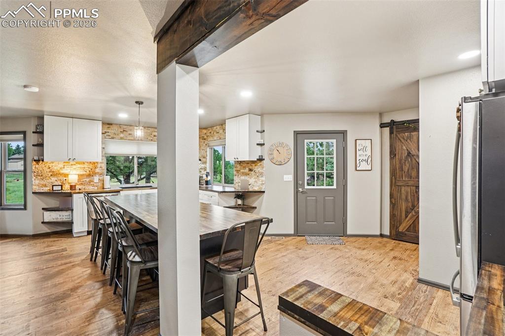 Image 15 of 49: Kitchen