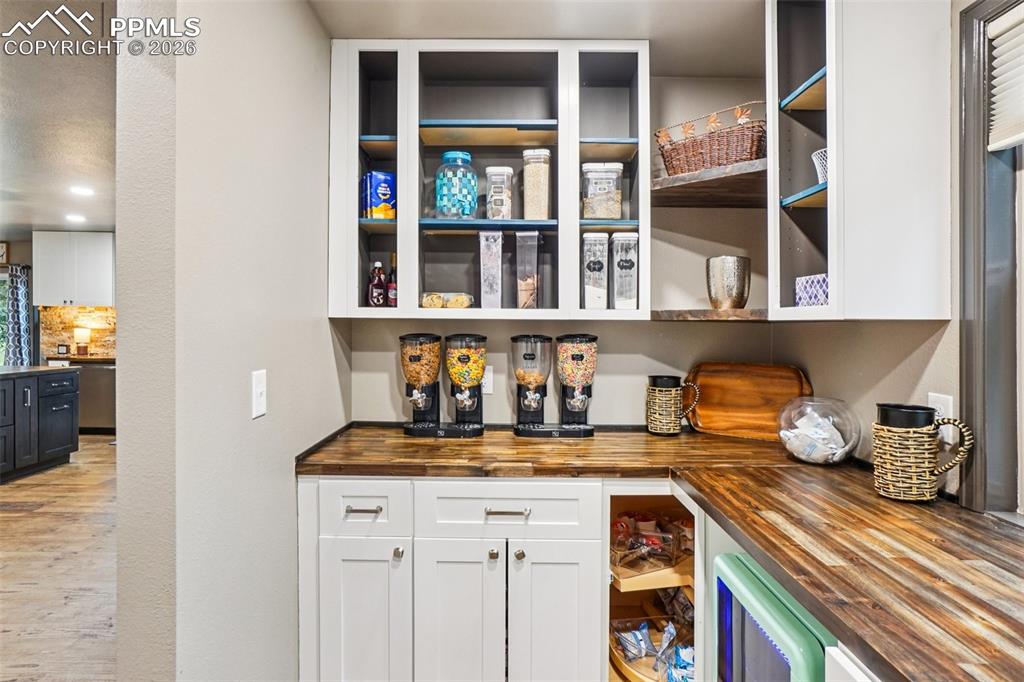 Image 19 of 49: Pantry