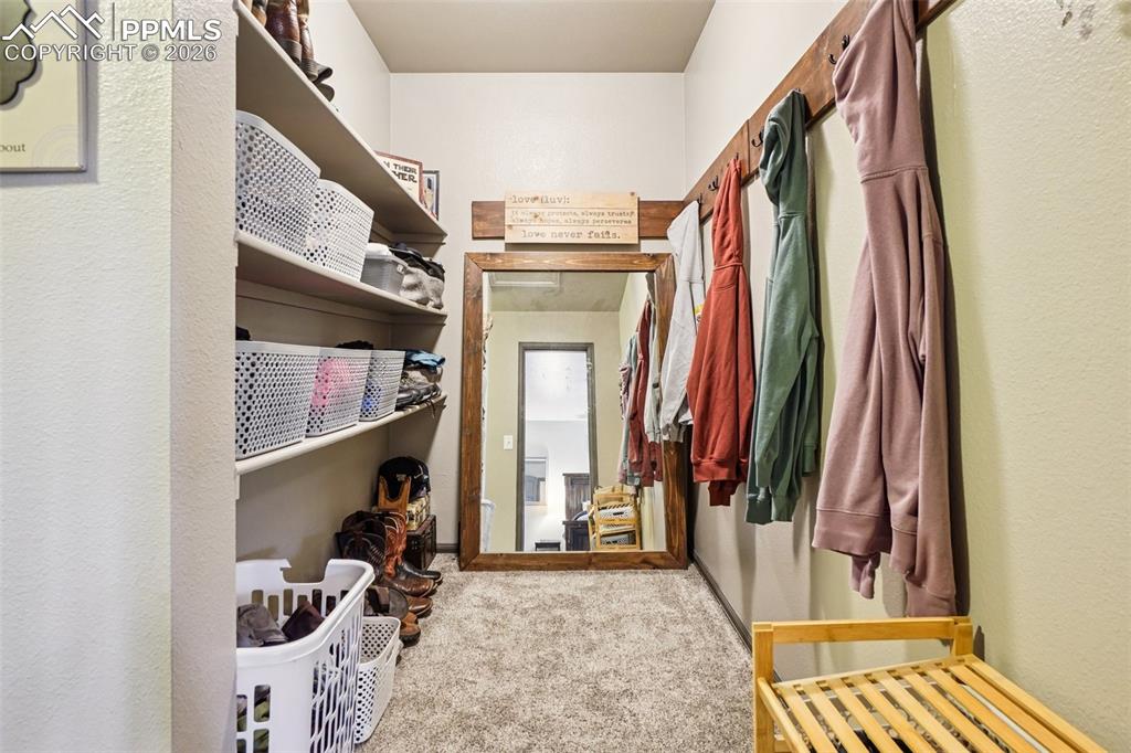 Image 26 of 49: Closet