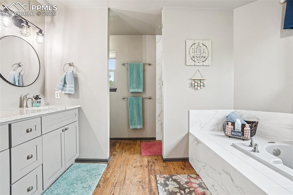 Image 36 of 49: Bathroom