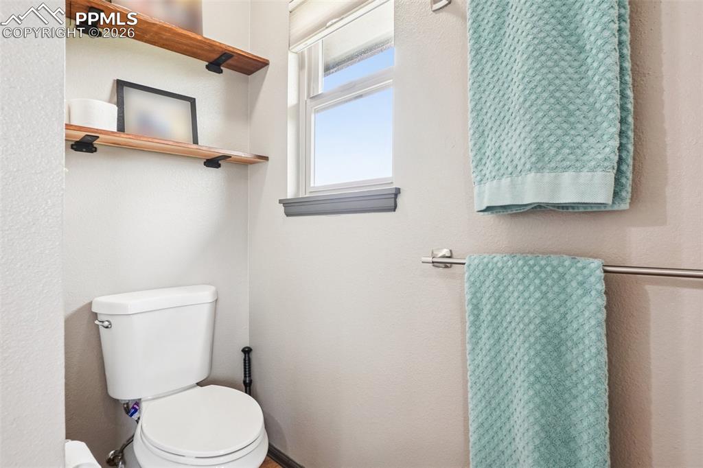 Image 37 of 49: Bathroom