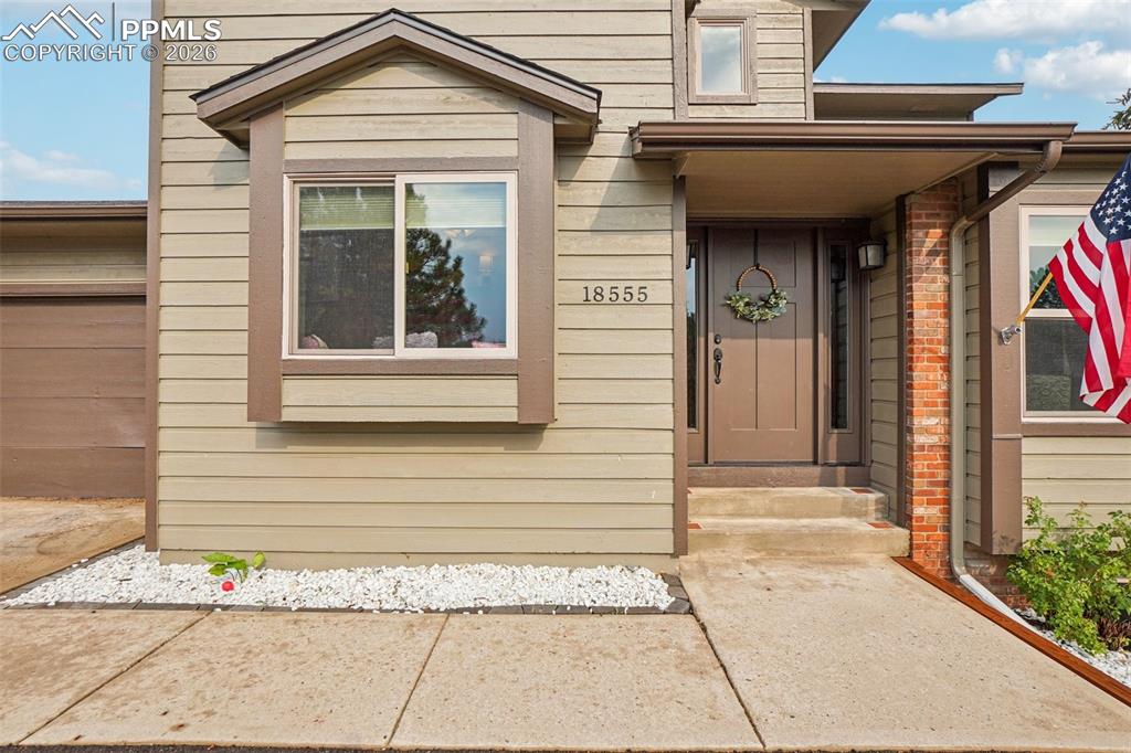 Image 4 of 49: Entry