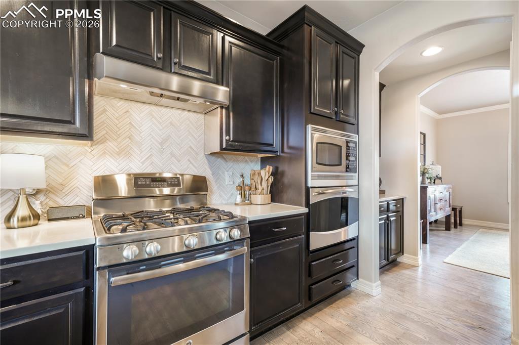 Image 12 of 50: Gourmet kitchen, stainless appliances, double ovens, large walk in pantry a