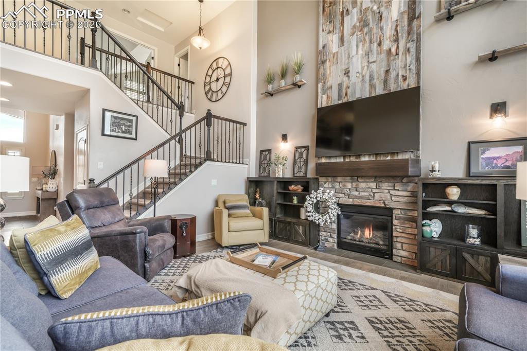 Image 15 of 50: Gourmet kitchen, stainless appliances, double ovens, large walk in pantry a