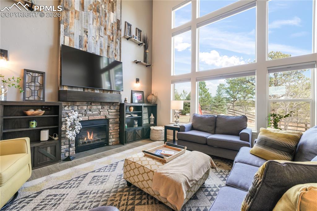 Image 16 of 50: Gourmet kitchen, stainless appliances, double ovens, large walk in pantry a