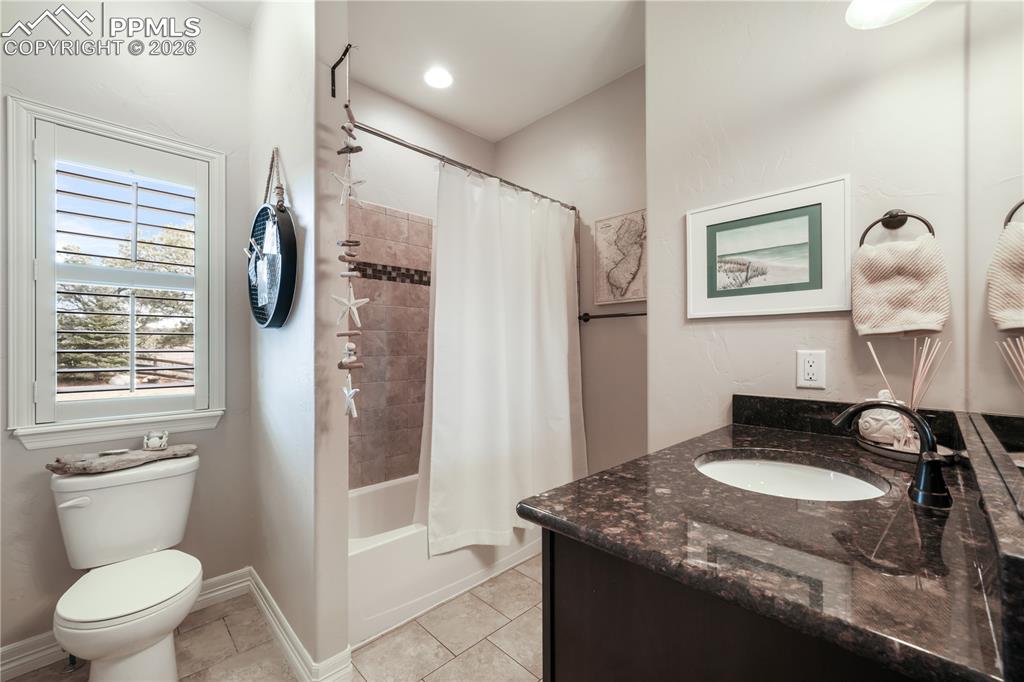 Image 20 of 50: Living room with vaulted ceilings and gas fireplace