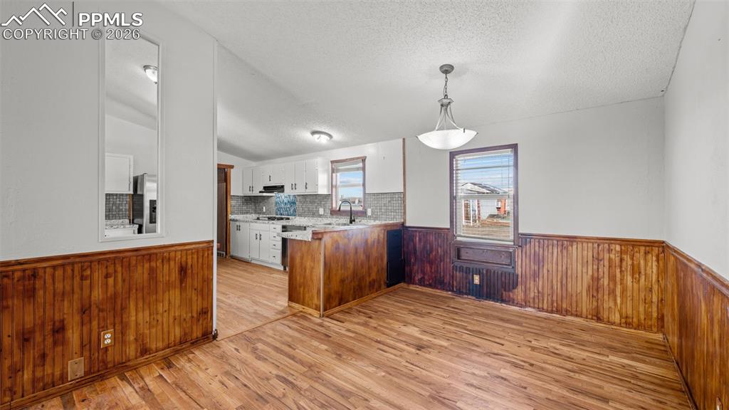 Image 10 of 42: Dining Area