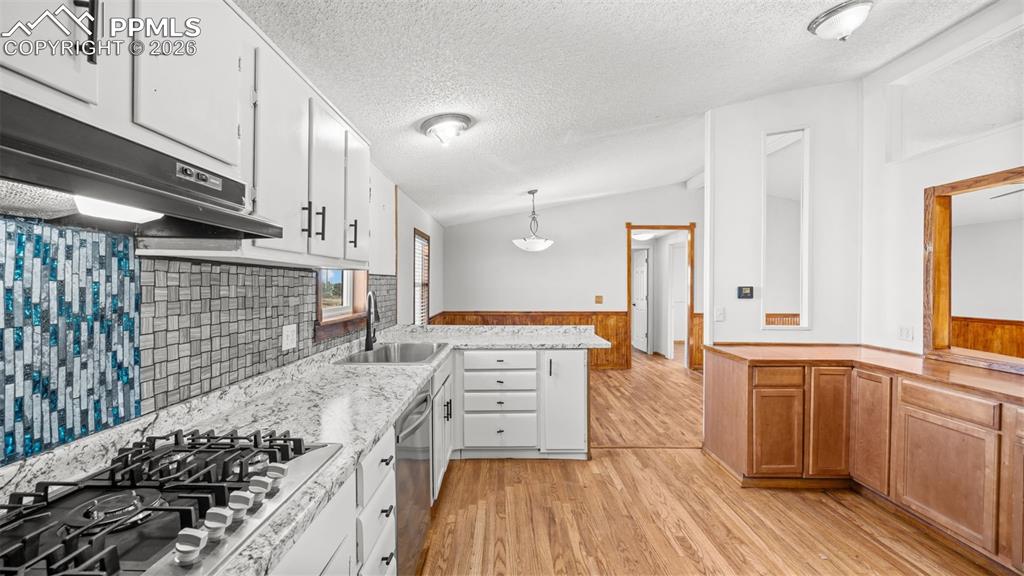 Image 12 of 42: Kitchen