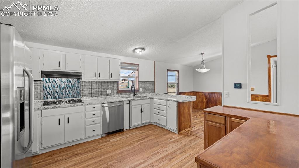 Image 13 of 42: Kitchen