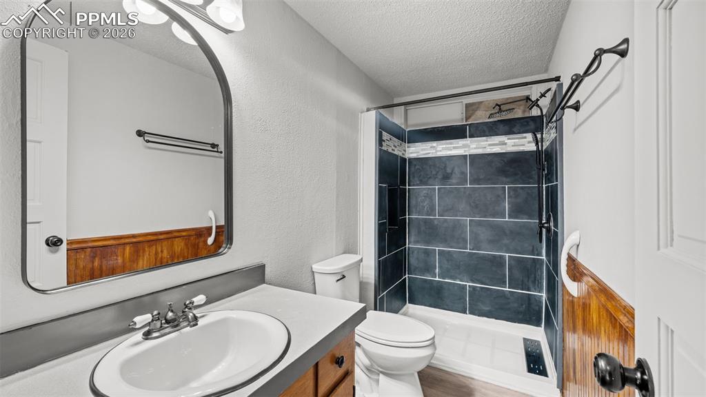 Image 17 of 42: Bathroom