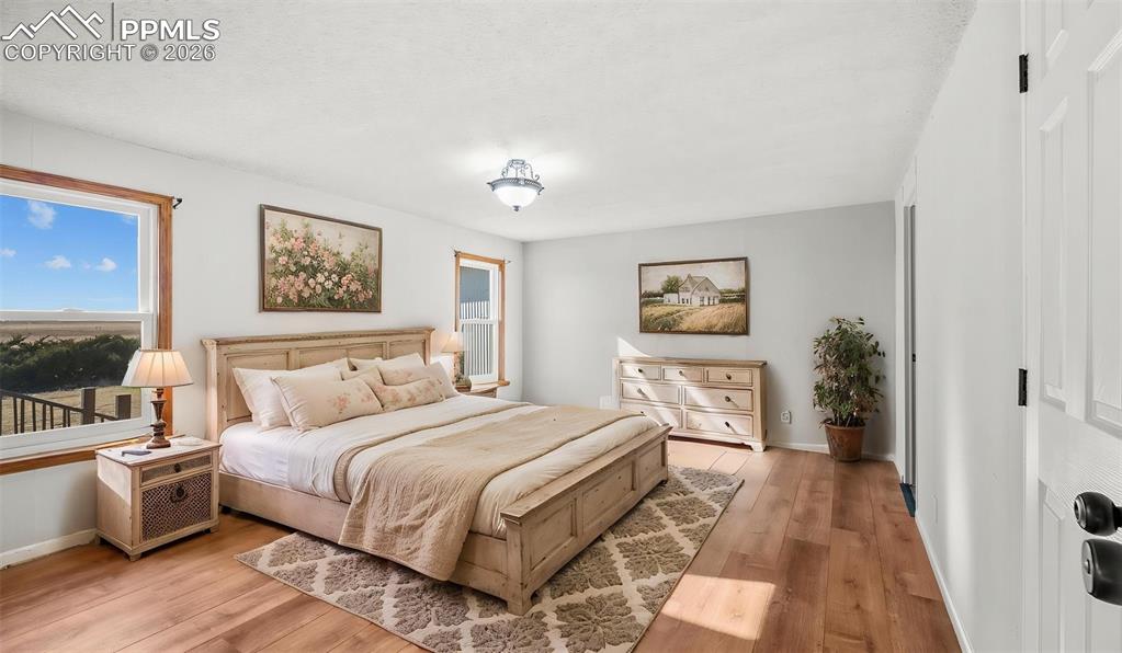 Image 21 of 42: Bedroom