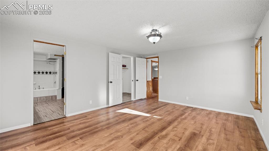 Image 22 of 42: Bedroom