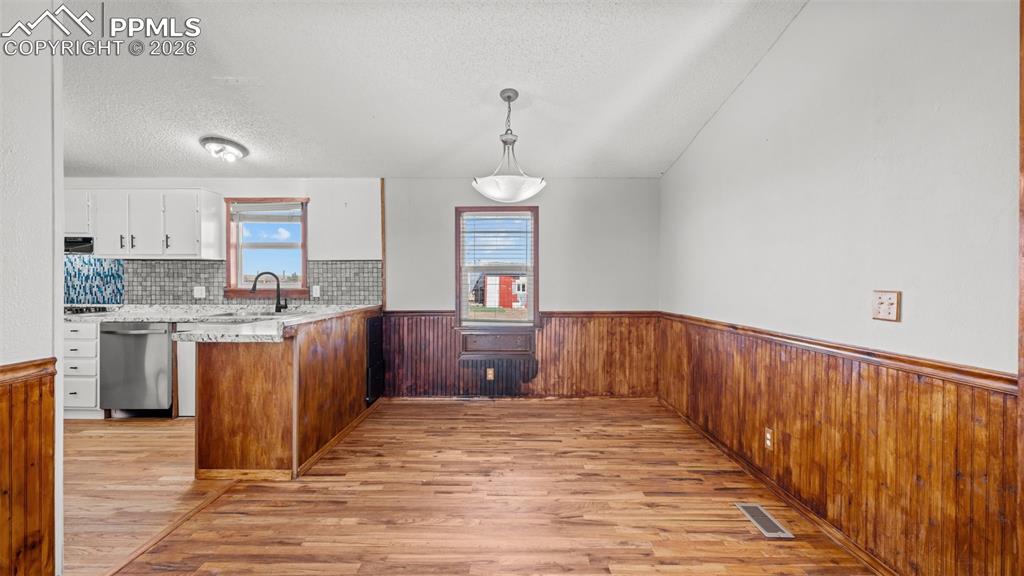 Image 25 of 42: No Description Available