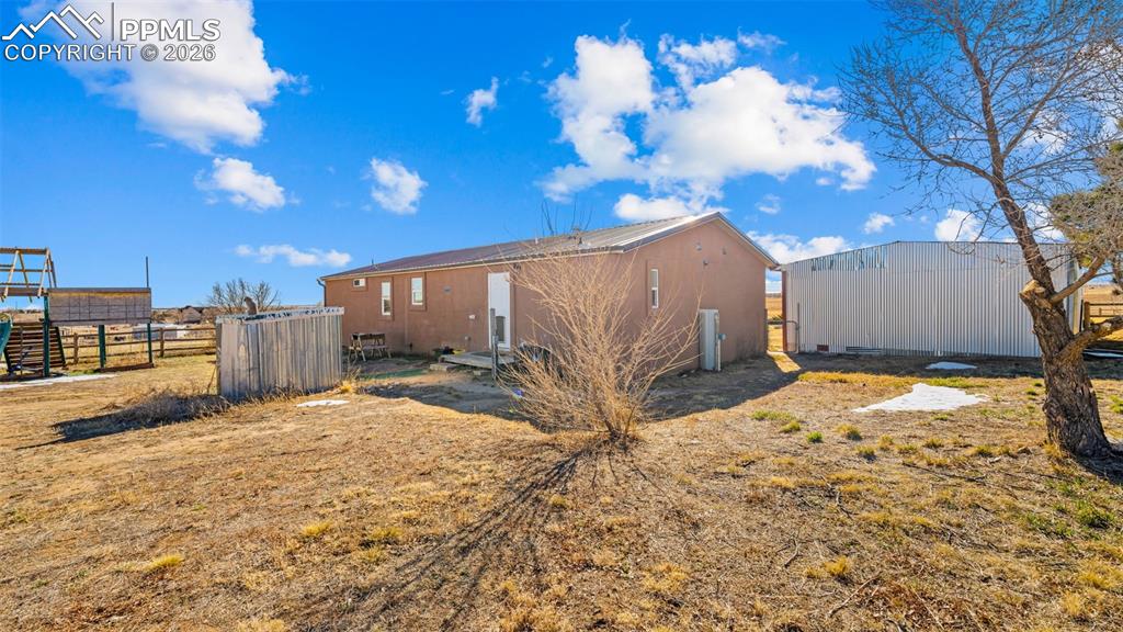 Image 27 of 42: Back of Structure