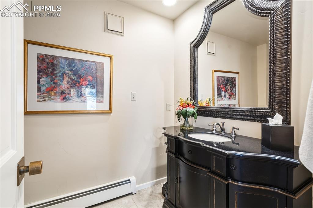 Image 29 of 50: Bathroom