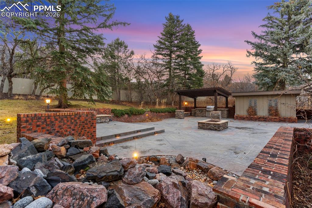 Image 3 of 50: Patio