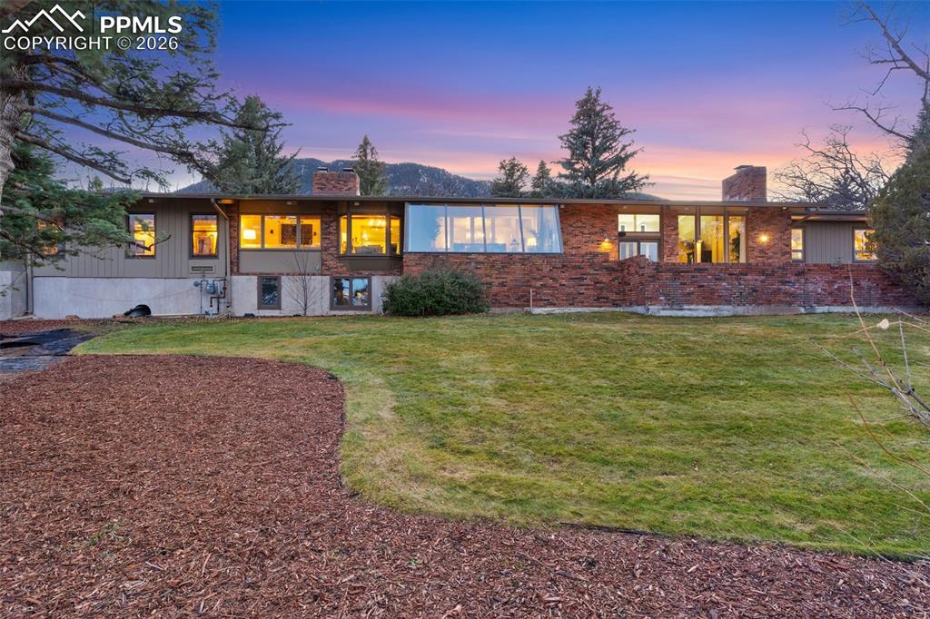 Image 44 of 50: Yard