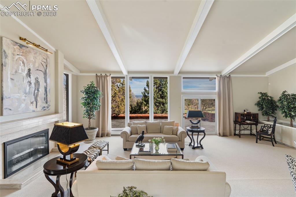 Image 8 of 50: Family Room