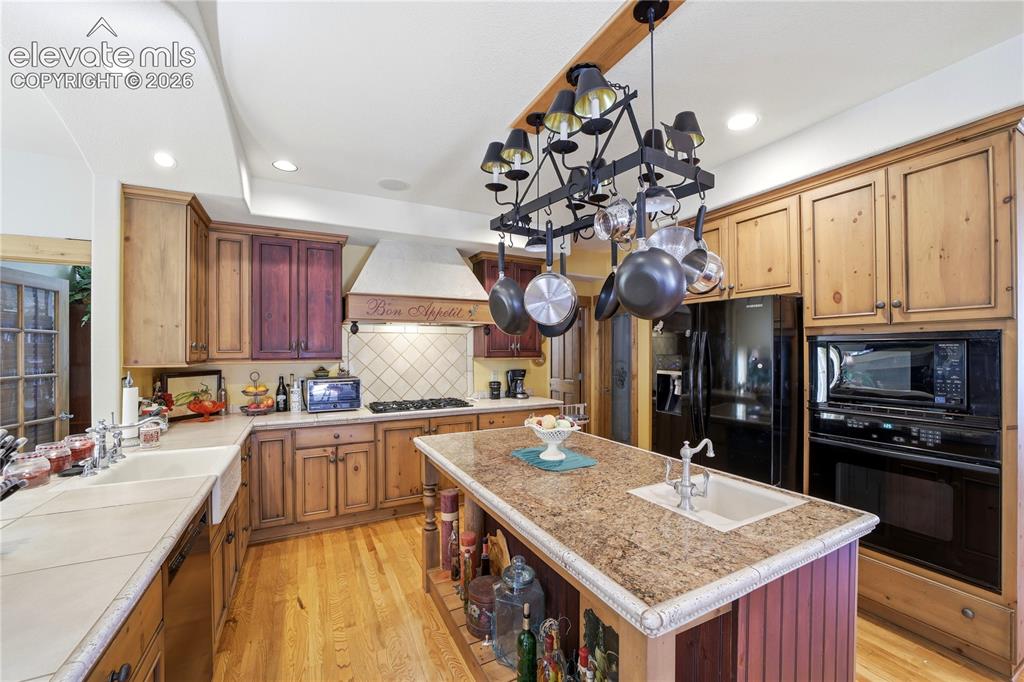 Image 24 of 50: Stone counter tops, decorative nooks, lots of cabinets