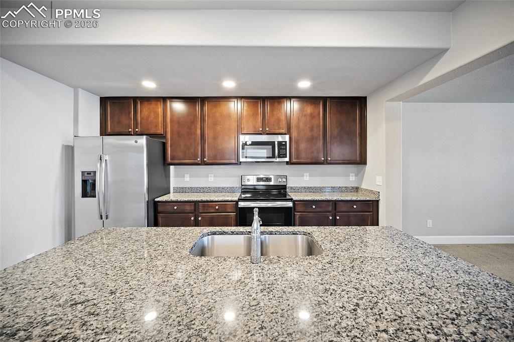 Image 10 of 32: Kitchen