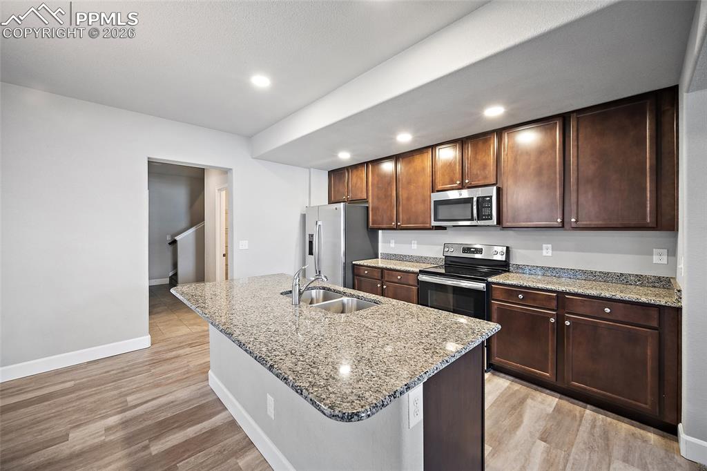 Image 11 of 32: Kitchen