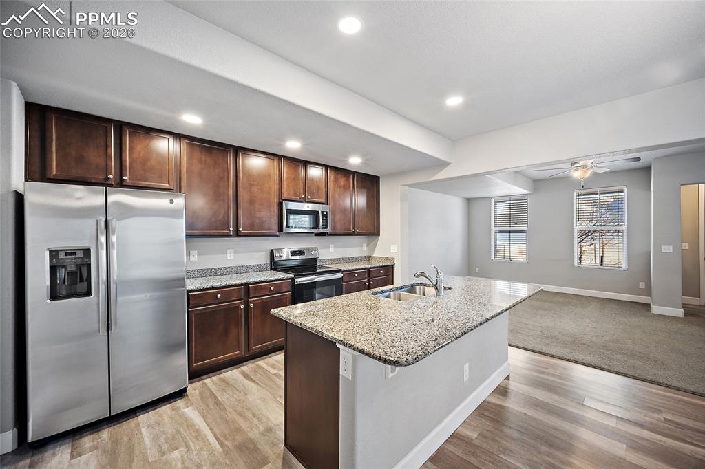 Image 13 of 32: Kitchen